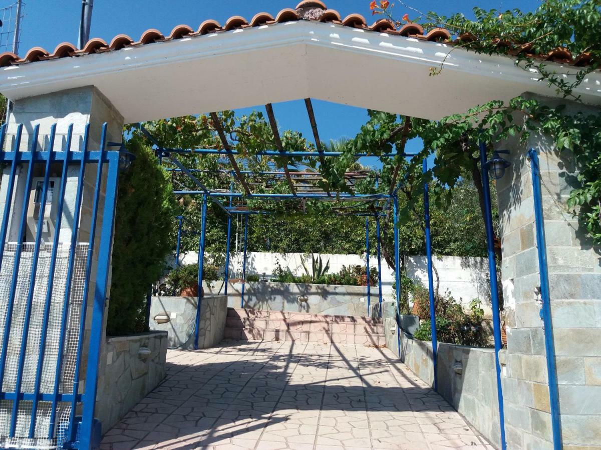 Aliki House Country house